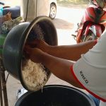 cara memarut kelapa