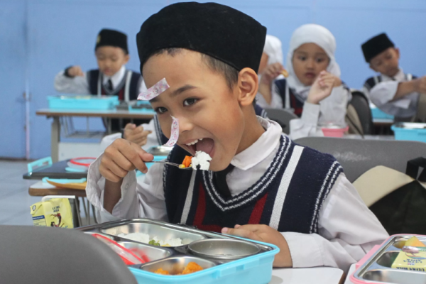 Pengawasan Konsumsi Makanan Siswa untuk Gizi Seimbang pengawasan konsumsi makanan siswa