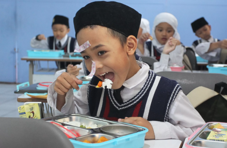 pengawasan konsumsi makanan siswa