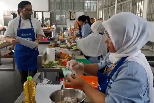 Pelatihan Juru Masak Sekolah Aktif Profesional Pelatihan Juru Masak Sekolah Aktif Profesional