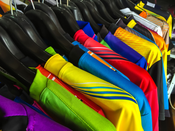 Jersey latihan bahan ringan