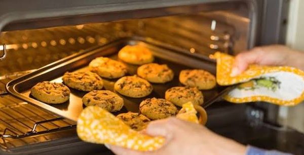 bagaimana agar kue matang merata